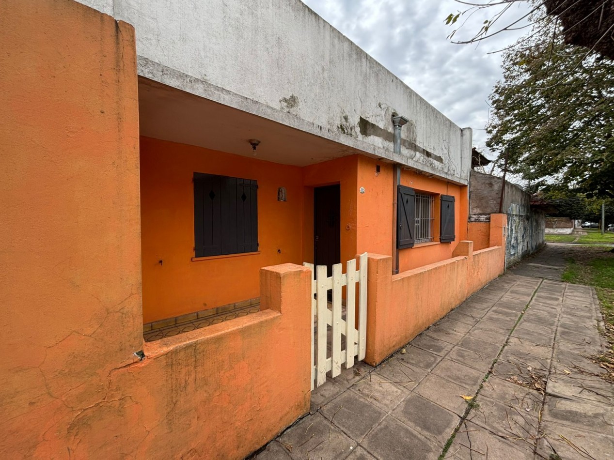 CASA CON LOTE EN MUÑIZ 