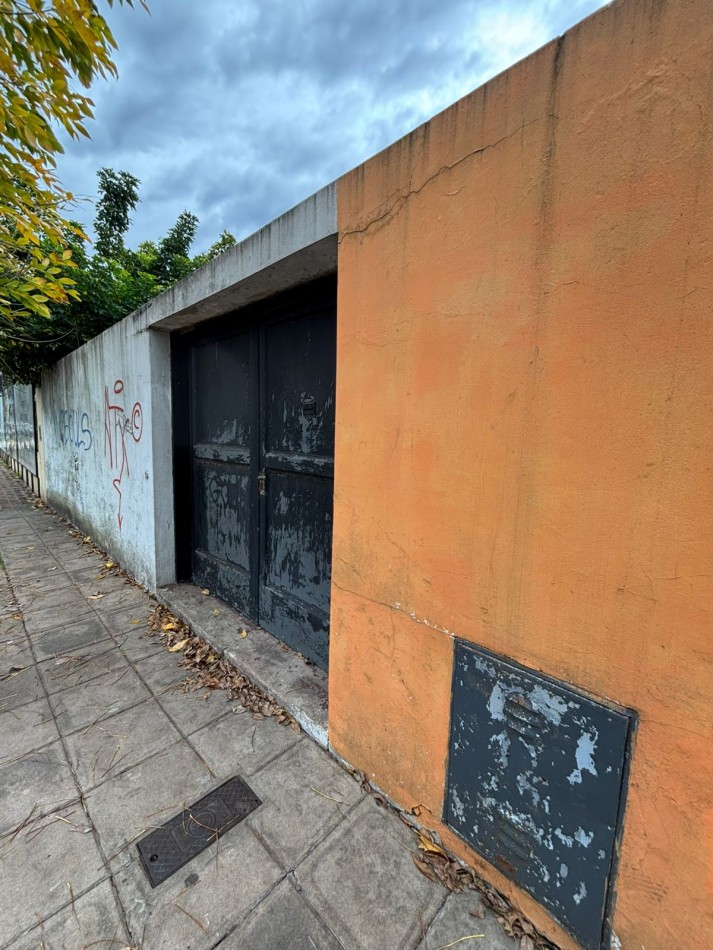 CASA CON LOTE EN MUÑIZ 