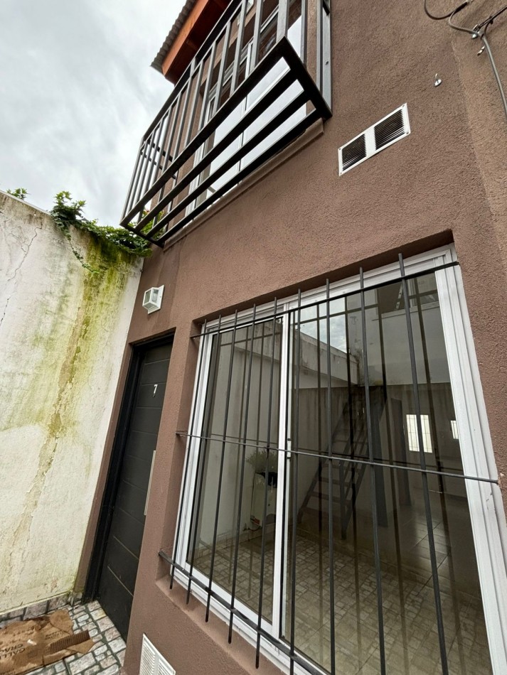 DUPLEX 3 AMBIENTES CON PATIO MUÑIZ