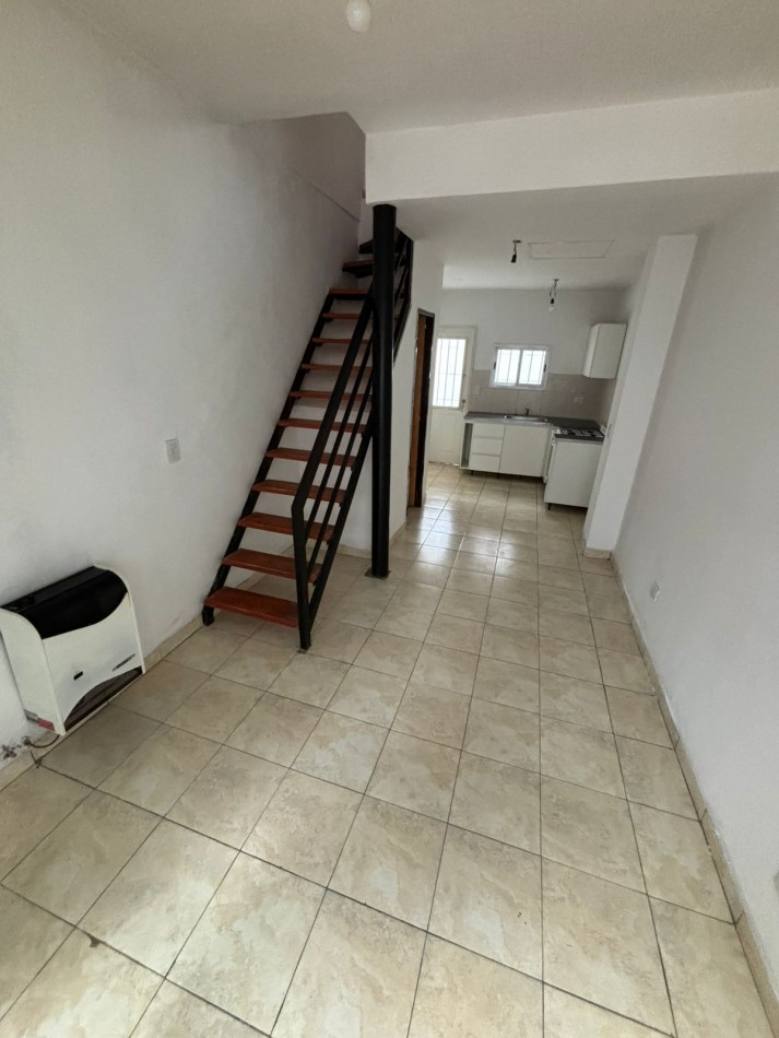 DUPLEX 3 AMBIENTES CON PATIO MUÑIZ