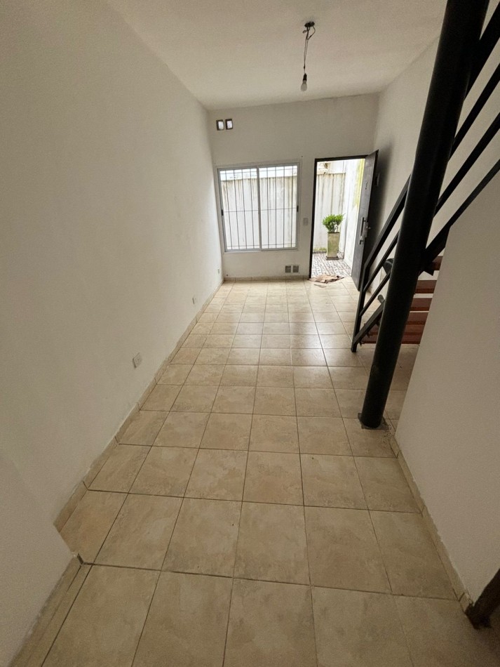 DUPLEX 3 AMBIENTES CON PATIO MUÑIZ