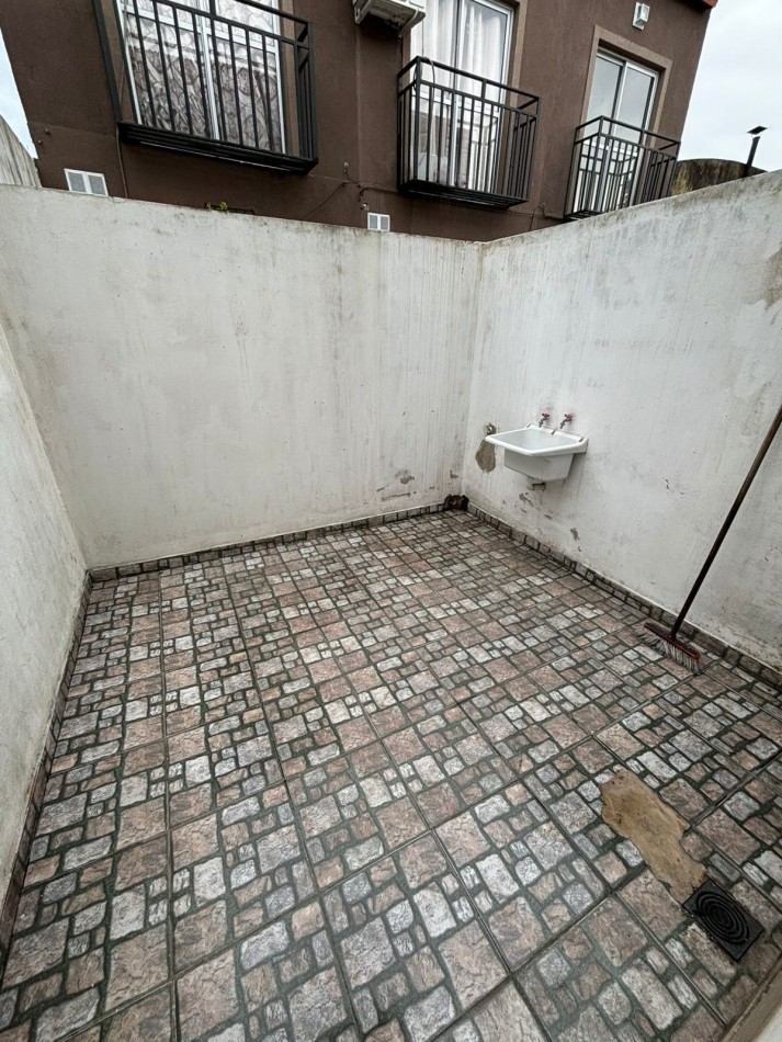 DUPLEX 3 AMBIENTES CON PATIO MUÑIZ