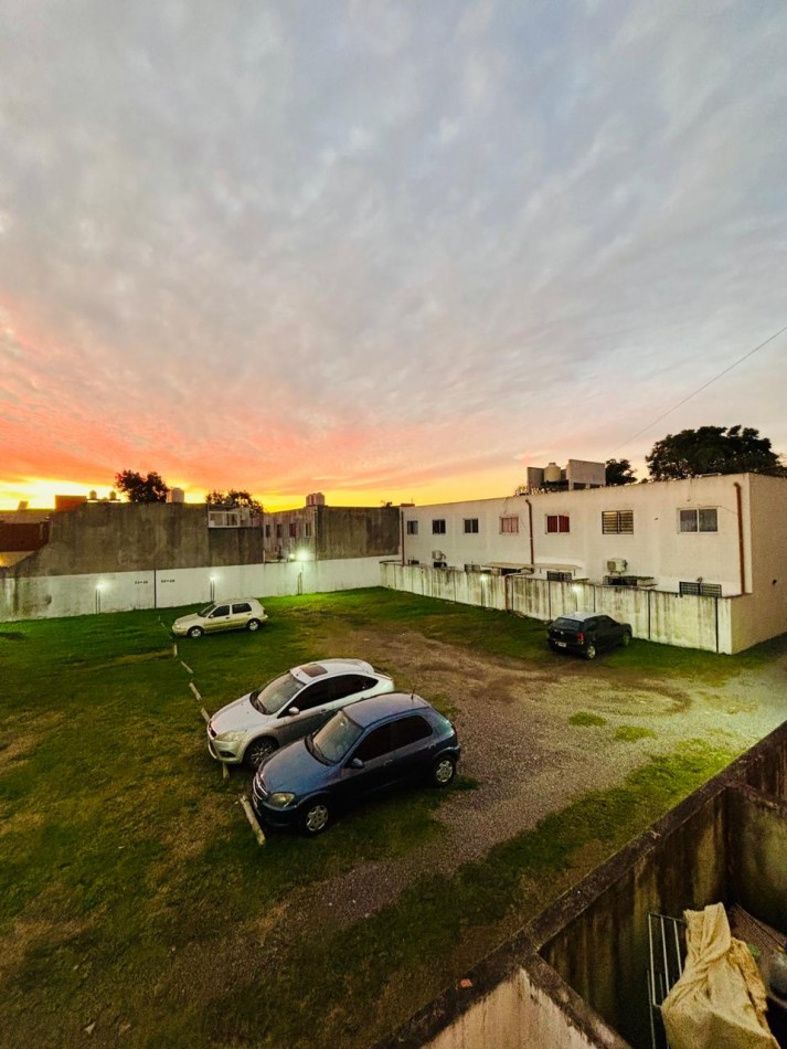 DOS AMBIENTES CON COCHERA EN PLANTA ALTA EN VENTA 