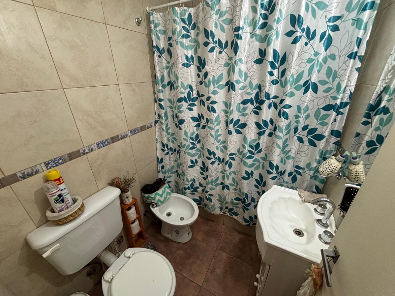 DOS AMBIENTES CON COCHERA EN PLANTA ALTA EN VENTA 