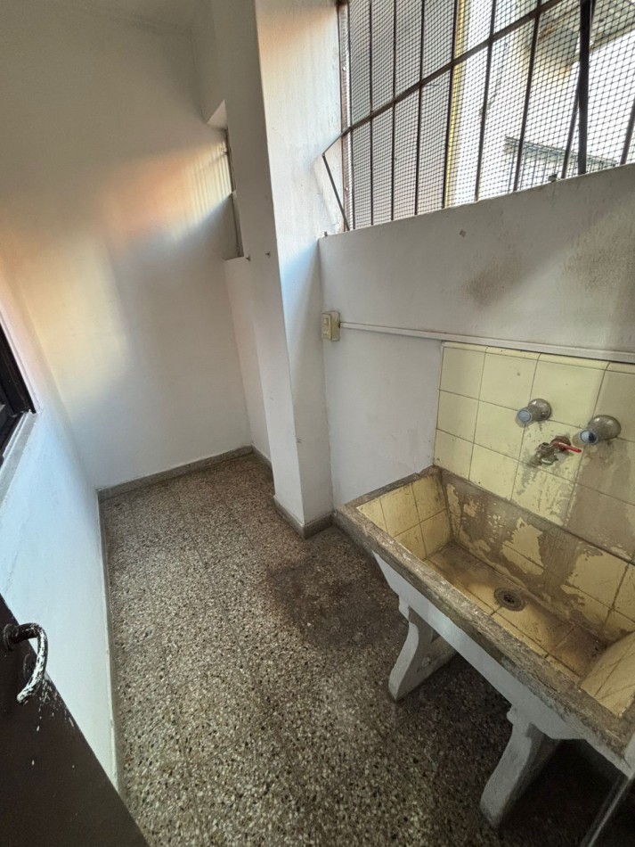 DOS AMBIENTES PLANTA BAJA EN VENTA 