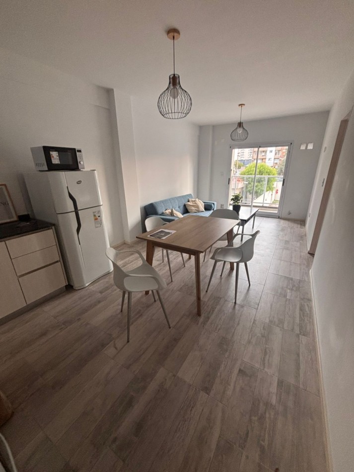 DOS AMBIENTES CON BALCON Y PARRILLA 