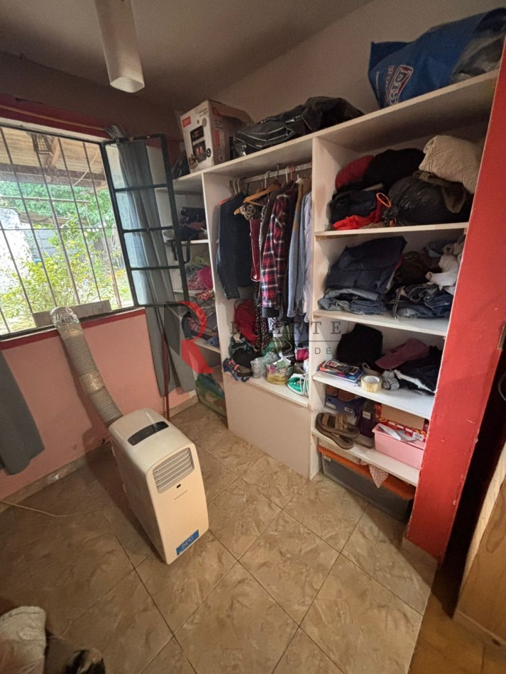 CASA  3 AMBIENTES CON PATIO  Y COCHERA 
