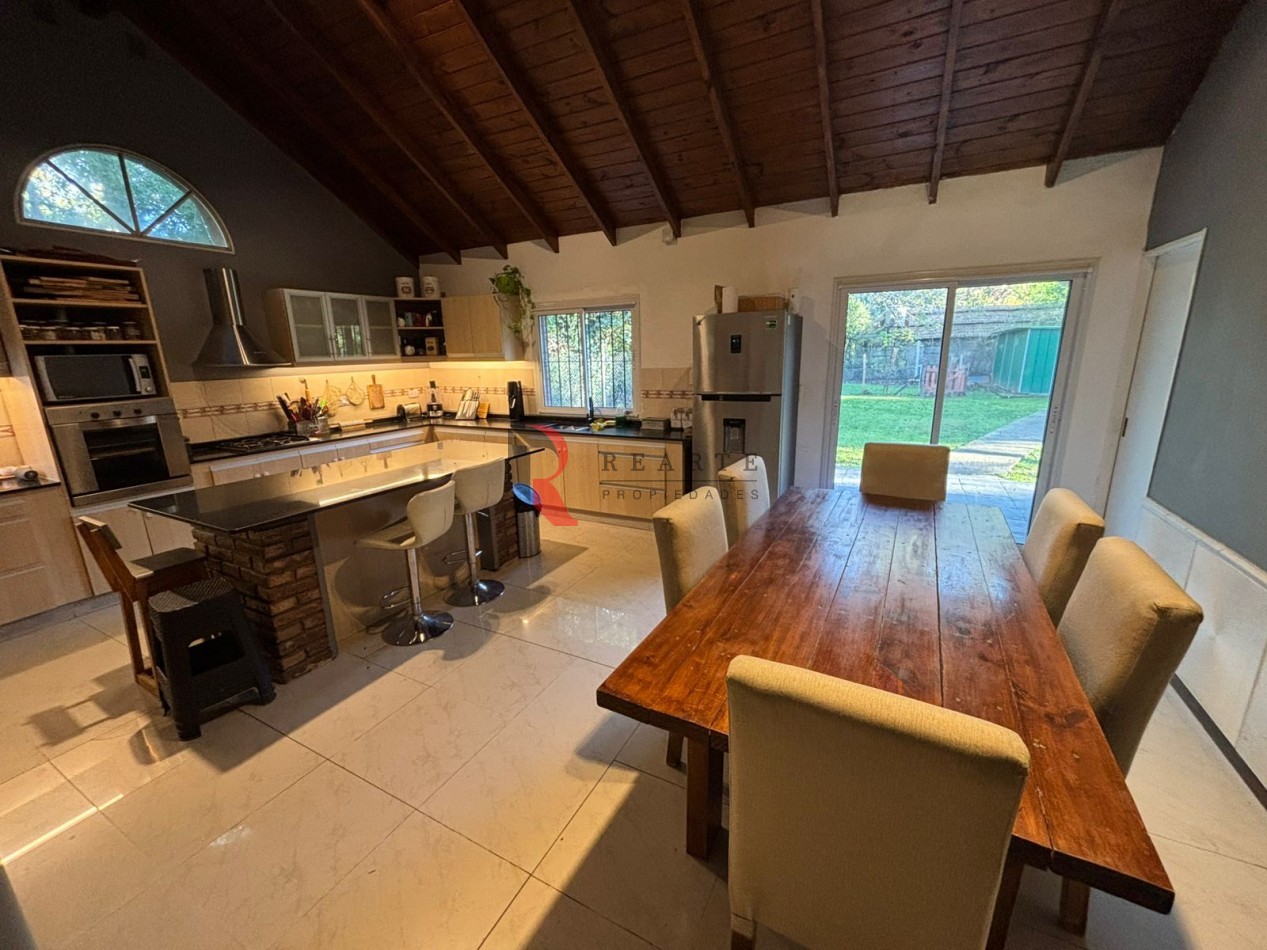 Casa 5 ambientes con lote amplio en Tortuguitas 