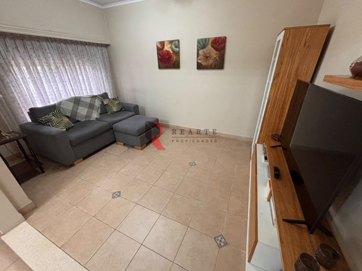 CASA 4 AMBIENTES CON COCHERA Y PATIO CON PILETA