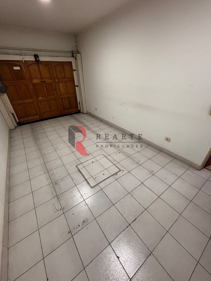 CASA 4 AMBIENTES CON COCHERA Y PATIO CON PILETA