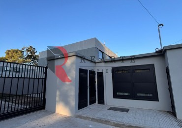 DUPLEX 3 AMBIENTES CON PATIO Y ESPACIO VEHICULAR 